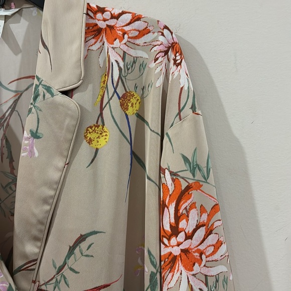 🌺H&M Sz S Floral Beige Women's Oversized Double Breast Silky Kimono Shirt - Picture 6 of 9